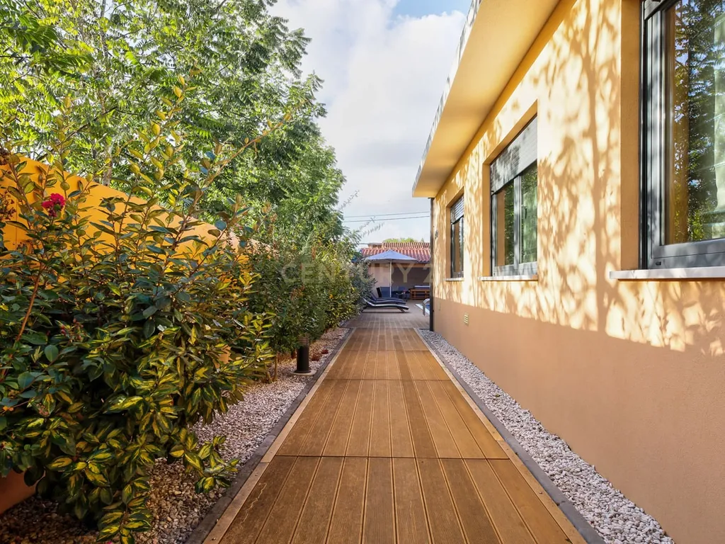 Propriedade T8 com Jardins, Lago e Potencial Alojamento - Localização Premium - Image 56