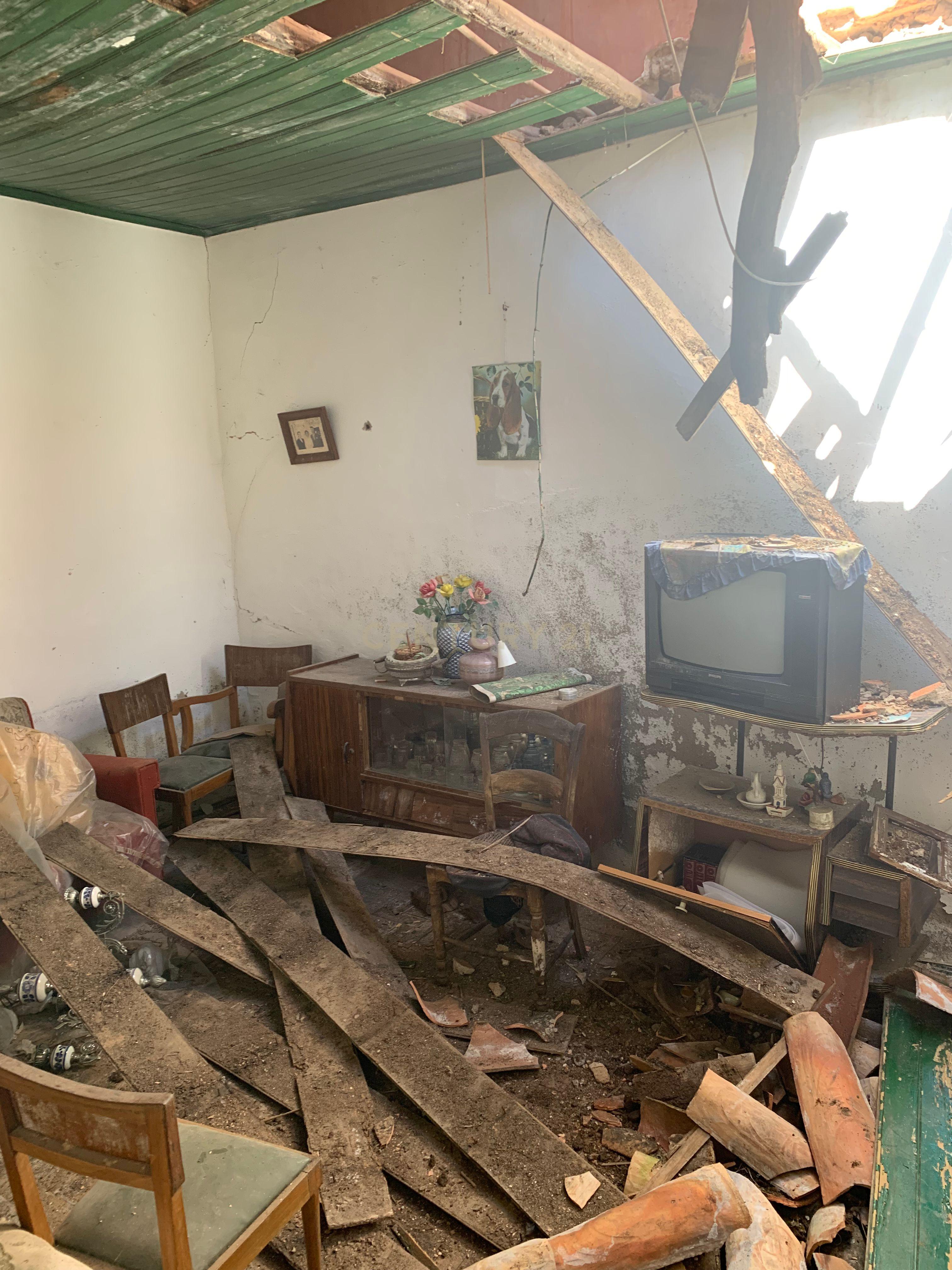 Fotografia 9 de Moradia para reconstrução | 396 m² | Lote 529 m² | Freiria, Torres Vedras