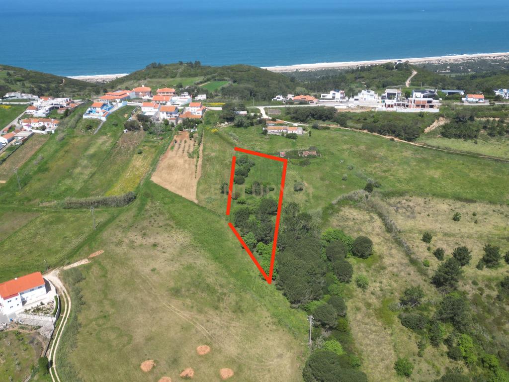 Terreno na Nazaré - Image 1