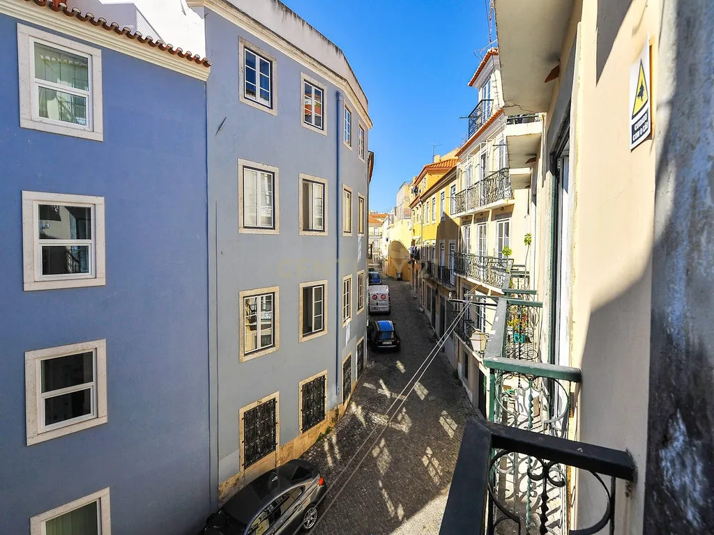 T2 Totalmente Remodelado e Mobilado – Misericórdia, Lisboa - Image 19