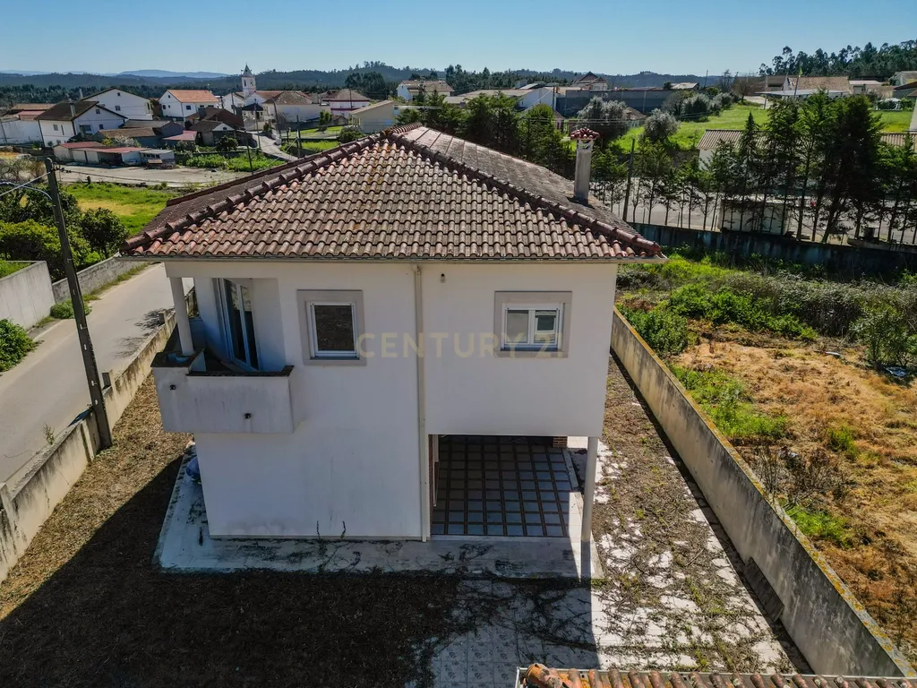 Moradia T3 isolada em Rua Neves, Borda do Campo, Paião. - Image 11
