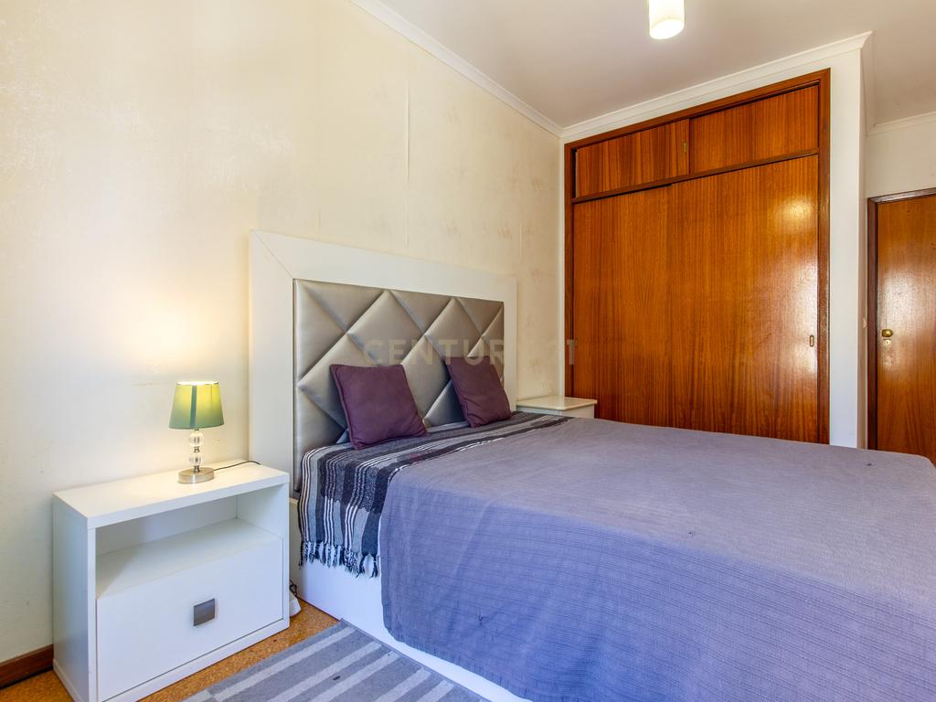 Apartamento T3 Duplex com Vista Desafogada no Monte da Caparica - Image 16