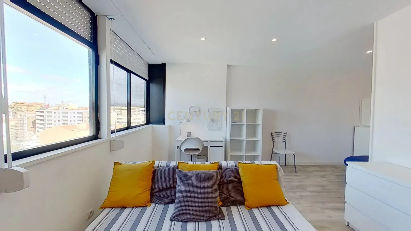 Apartamento T1 para arrendamento, mobilado e equipado, Porto - Image 2
