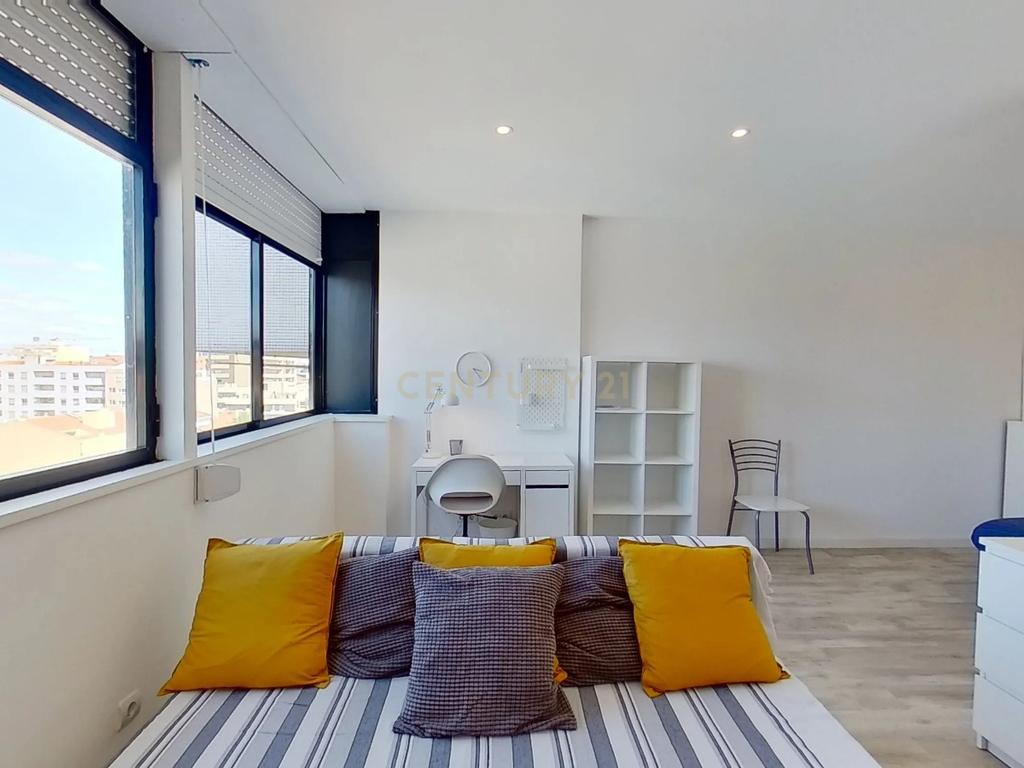 Apartamento T1 para arrendamento, mobilado e equipado, Porto - Image 4