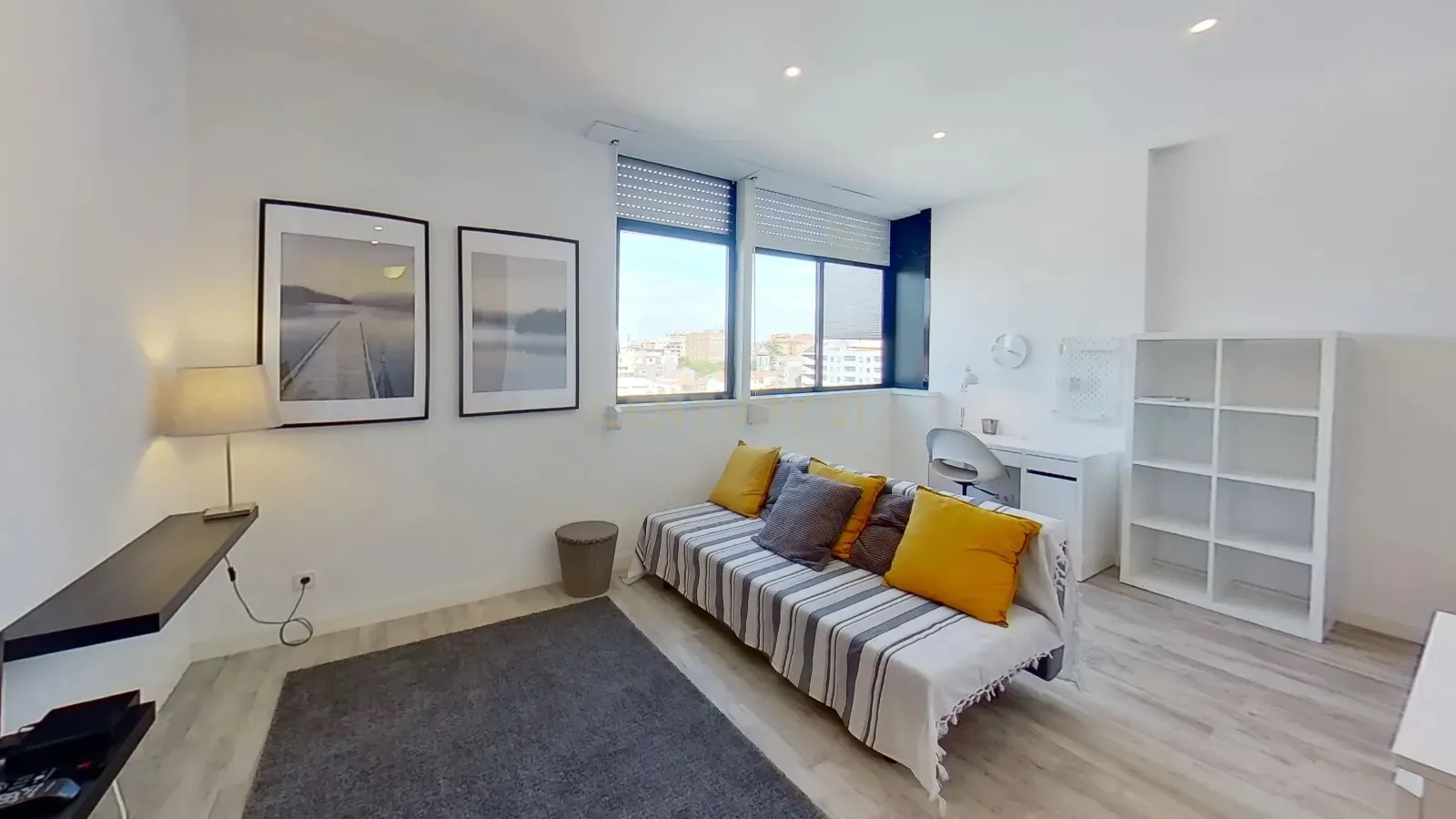 Apartamento T1 para arrendamento, mobilado e equipado, Porto - Image 1