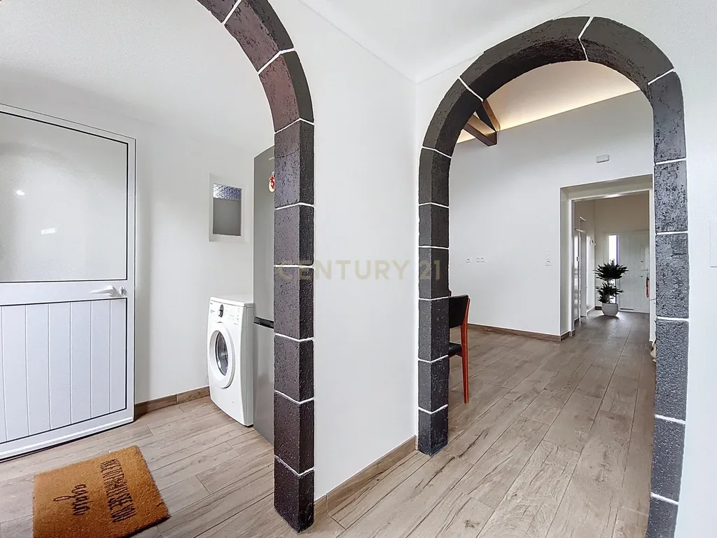 Encantadora Moradia T2 com Jardim em Ponta Delgada - Image 7