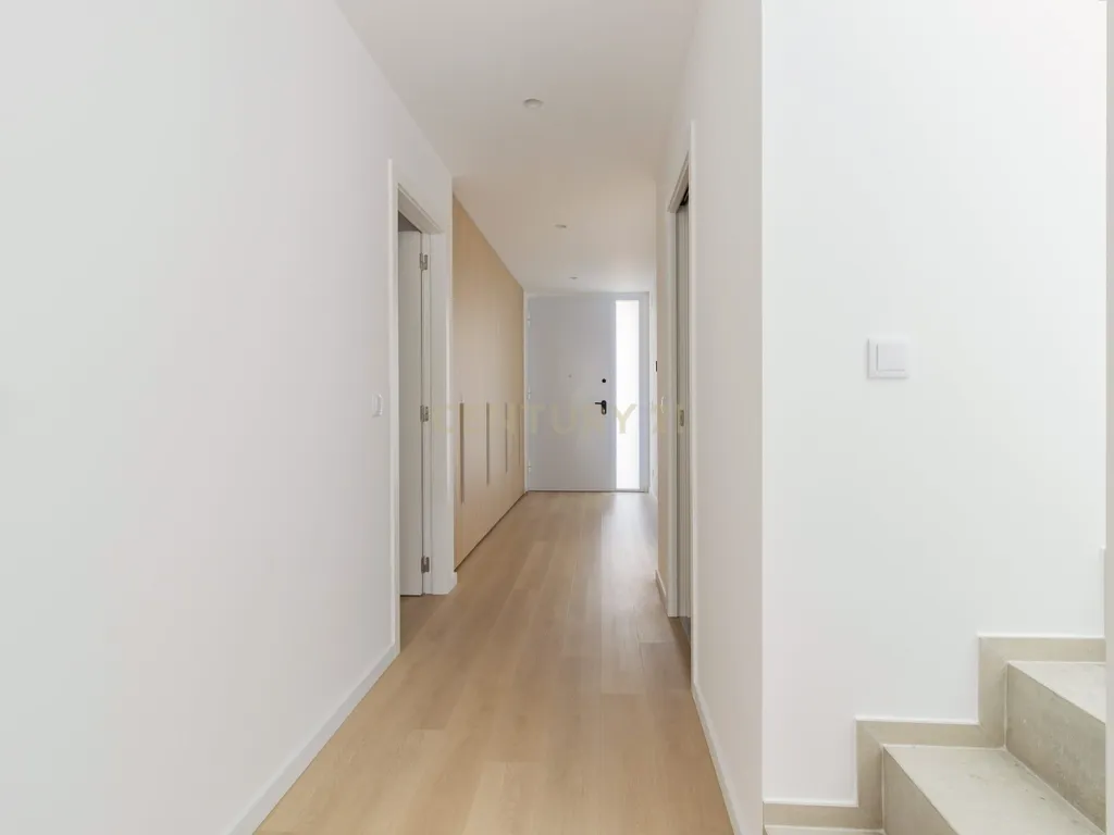 Excelente Penthouse T2 NOVA a 300 metros da praia - Image 24
