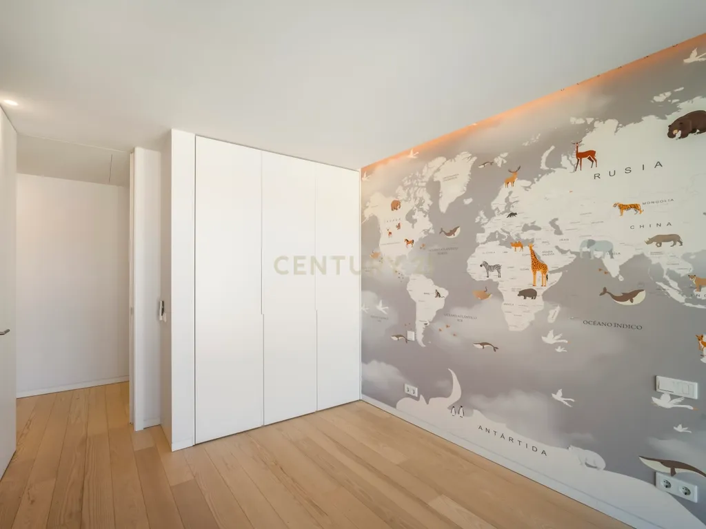 Apartamento T4 com Vista Mar em Condomínio Privado – Monte Estoril - Image 27