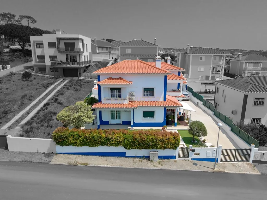 Moradia T4 com Anexo T1 Independente | Entre Mafra e a Ericeira - Image 1