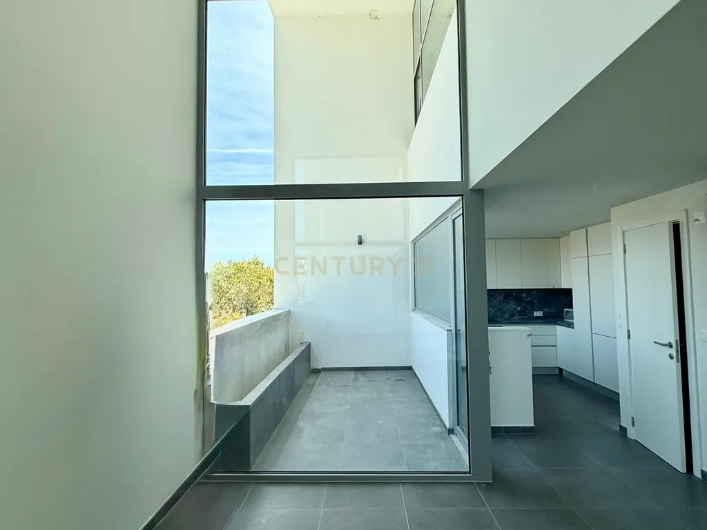 Apartamento Triplex T2 com Piscina Privada no Coração de Alcácer do Sal - Image 2