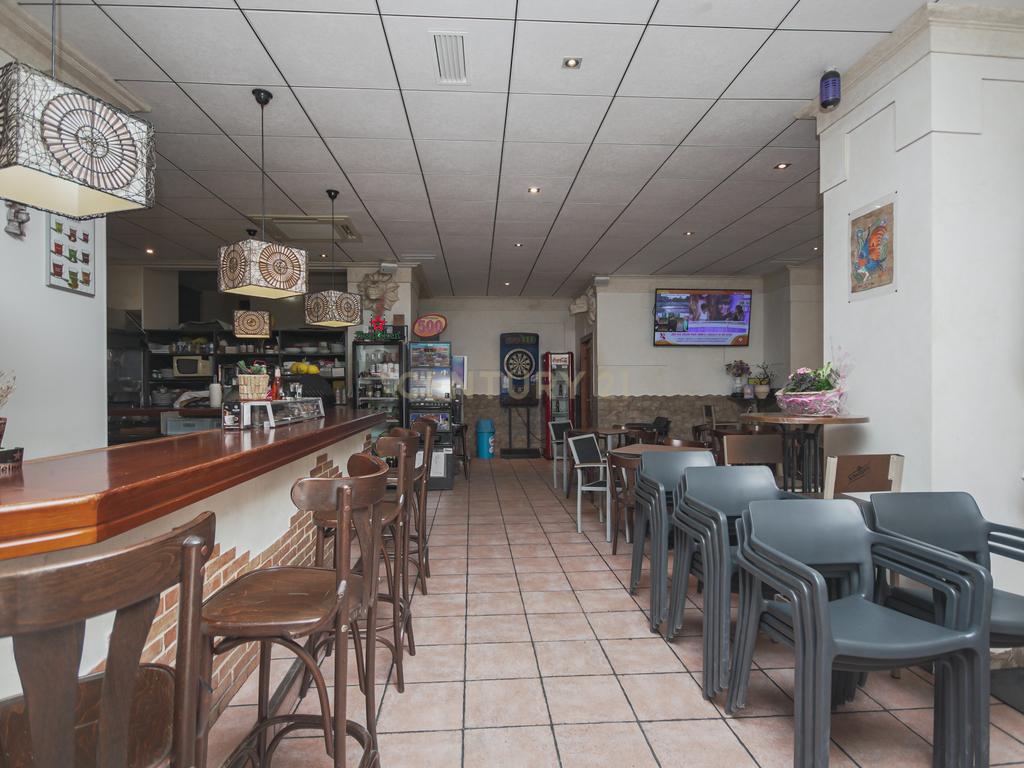 Traspasse de Café Bar totalmente operacional em Torrellano – Pronto para começar! - Image 9