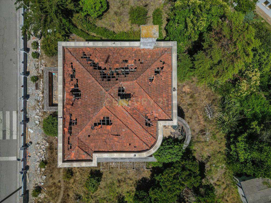 Moradia icónica para reabilitar em frente ao Palácio Sotto Mayor — Figueira da Foz - Image 10