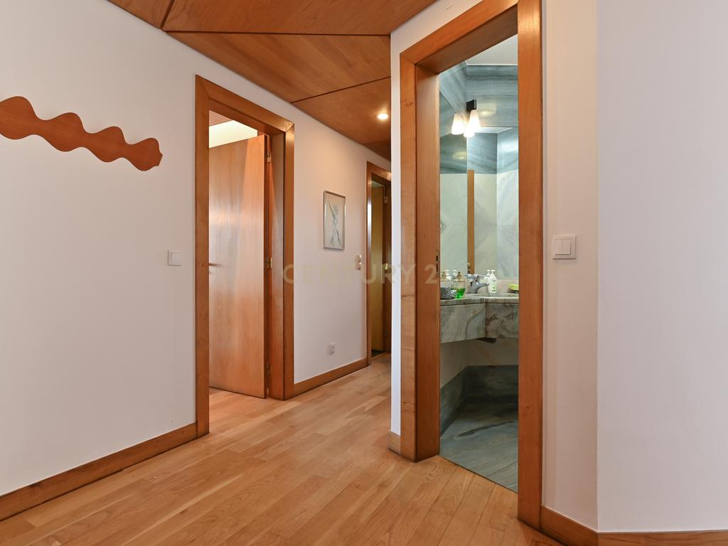Luxuosa Moradia Isolada na Serra de Carnaxide com Piscina  - Image 13