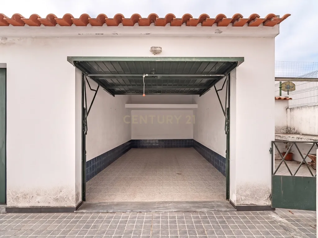 Moradia T2 no Centro de Évora (1º Andar) - Image 30