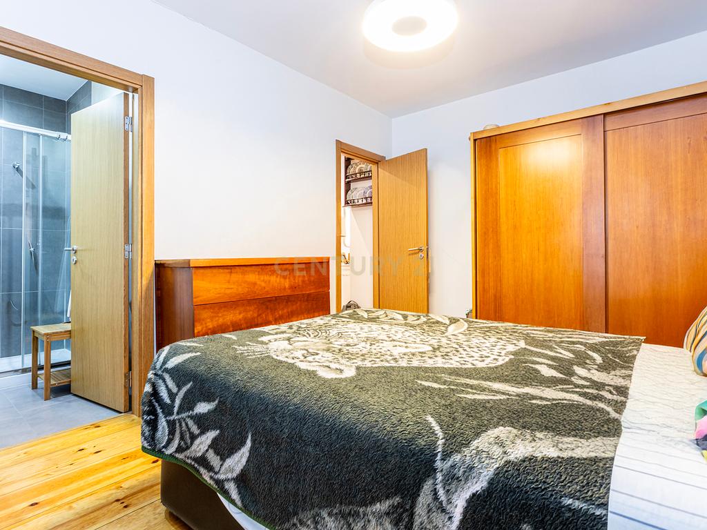 Apartamento T4 Duplex Renovado em Arroios, Lisboa - Image 12