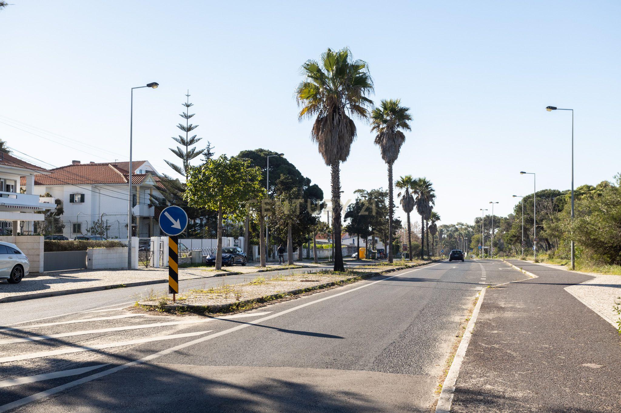 Moradia T3+1 - São Pedro da Trafaria - Image 12