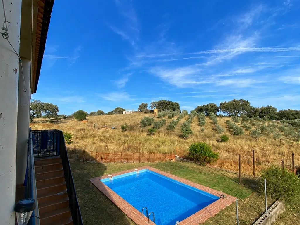 EXCECIONAL MORADIA COM PISCINA E AMPLA PARCELA URBANA EM HERRERA DE ALCÁNTARA - Image 29