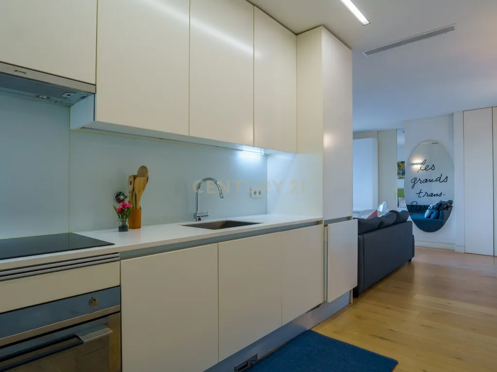 Apartamento T1 na Avenida Praia da Vitória, Saldanha - Image 4