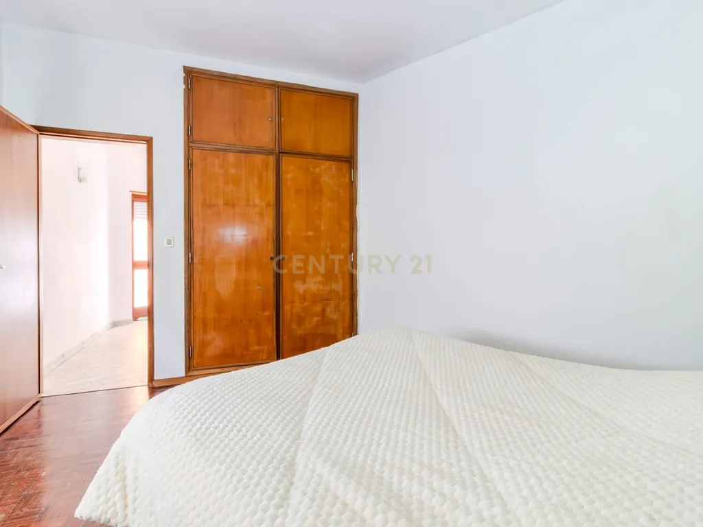 Moradia T3 + T1 + Espaço Comercial – Oportunidade Única no Centro da Vieira de Leiria - Image 35