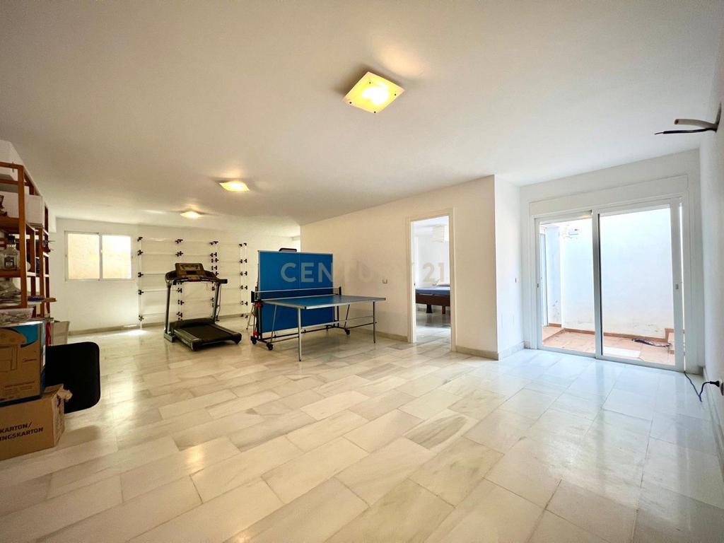 Casa con vistas al mar en primera línea – Urbanización Bahía de Estepona - Image 28