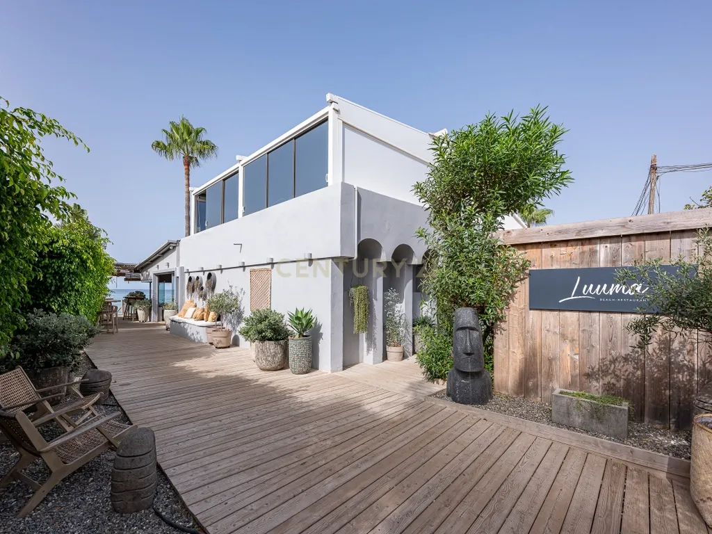 Oportunidade em Marbella: Propriedade nua de casa com jardim a poucos metros da praia - Image 29