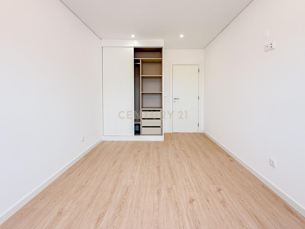Apartamento T3 | Olhão | Renovado | 2WC’s - Image 10