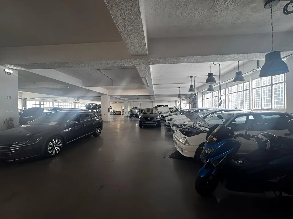 Armazém com 947 m2 a 5 min. do Aeroporto de Lisboa - Image 8