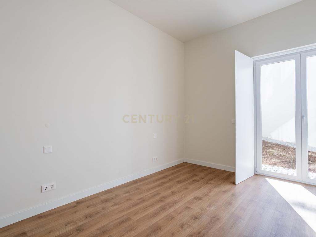 Apartamento T2 NOVO para Venda, em Campolide – Construção de Excelência com Traça Tradicional e Logradouro Privativo - Image 12