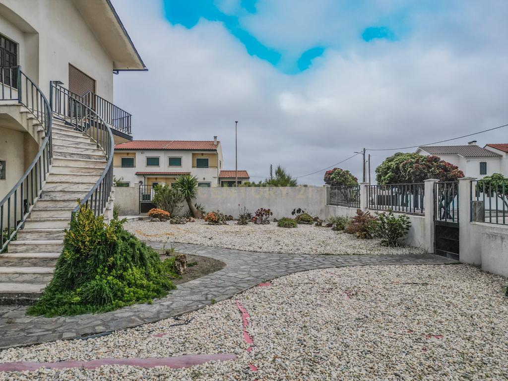 Moradia com vista mar, situada numa aldeia piscatória a 200m da praia - Image 2