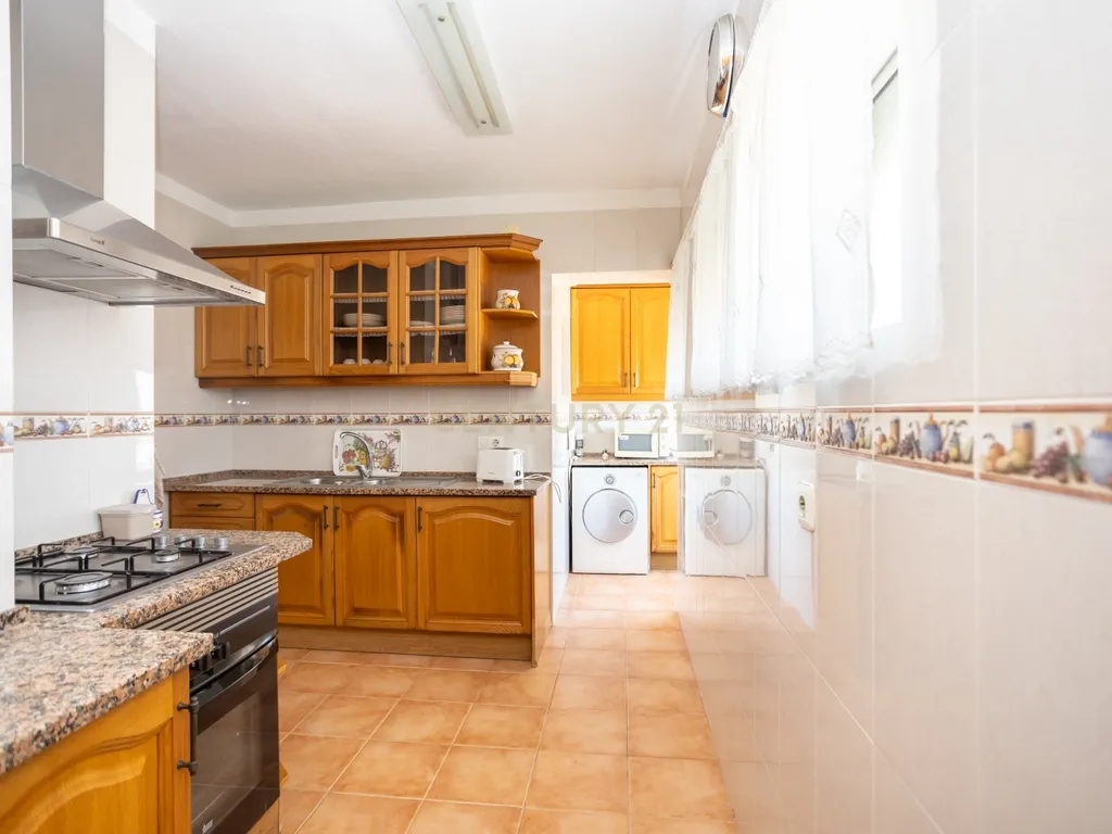 Apartamento T3 com Vista Deslumbrante sobre a Baía de Setúbal – Bairro dos Pescadores, Reboreda - Image 8