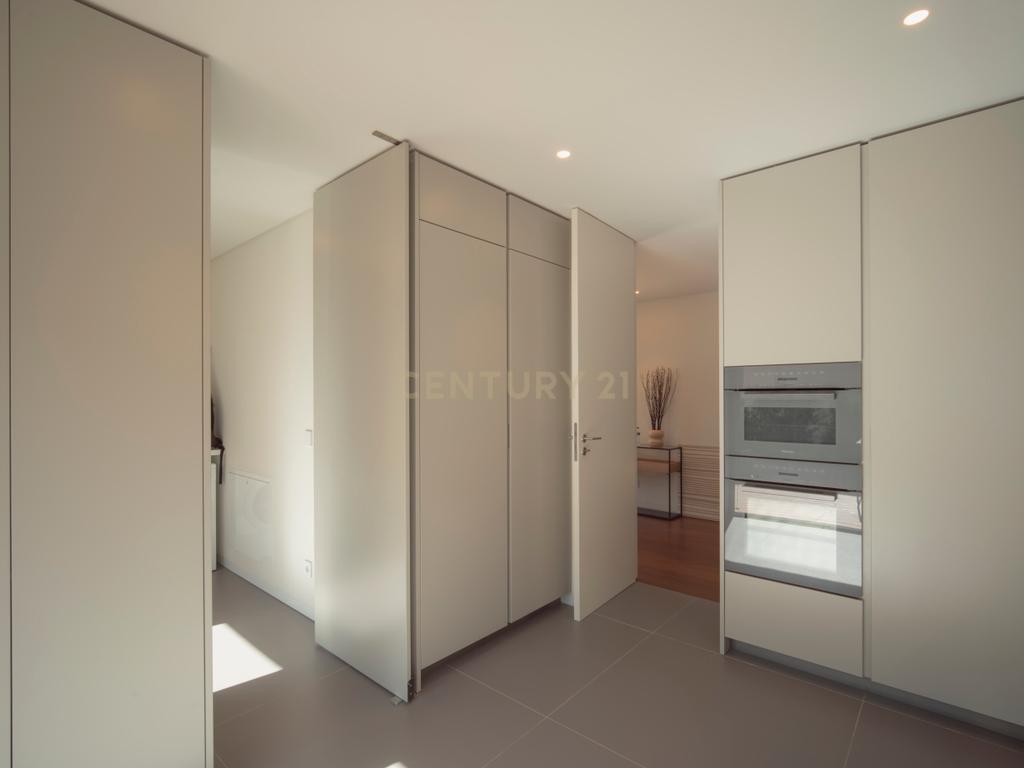 Moradia T4 com Terreno de 1.030m2 em Condomínio Fechado  - Image 11