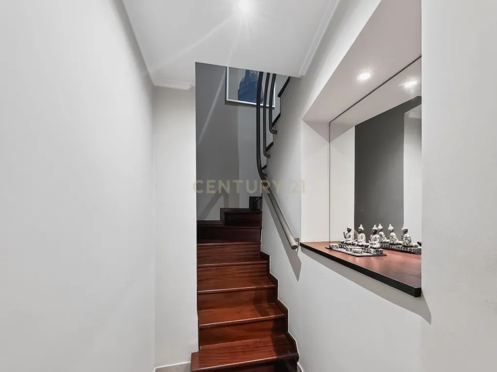 Apartamento T3 Duplex com Vista Desafogada no Monte da Caparica - Image 36