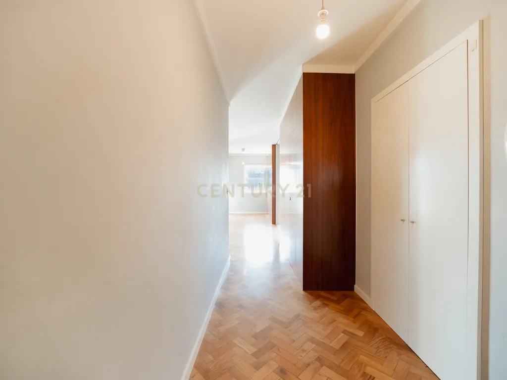 Apartamento T2 na Rua Manuel Carqueja - junto à Praça Velasquez - Porto - Image 10