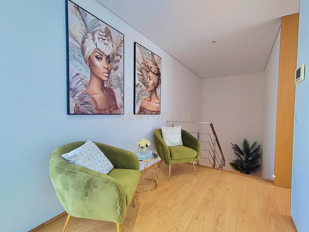Moradia T4 Moderna com Piscina e Jardim – Touguinha - Image 32