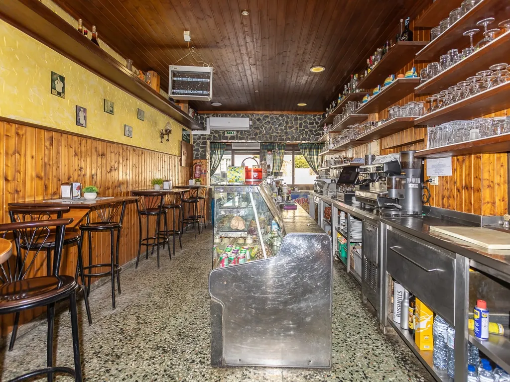 Moradia transformada em Restaurante - Santo António - Costa de Caparica - Image 11