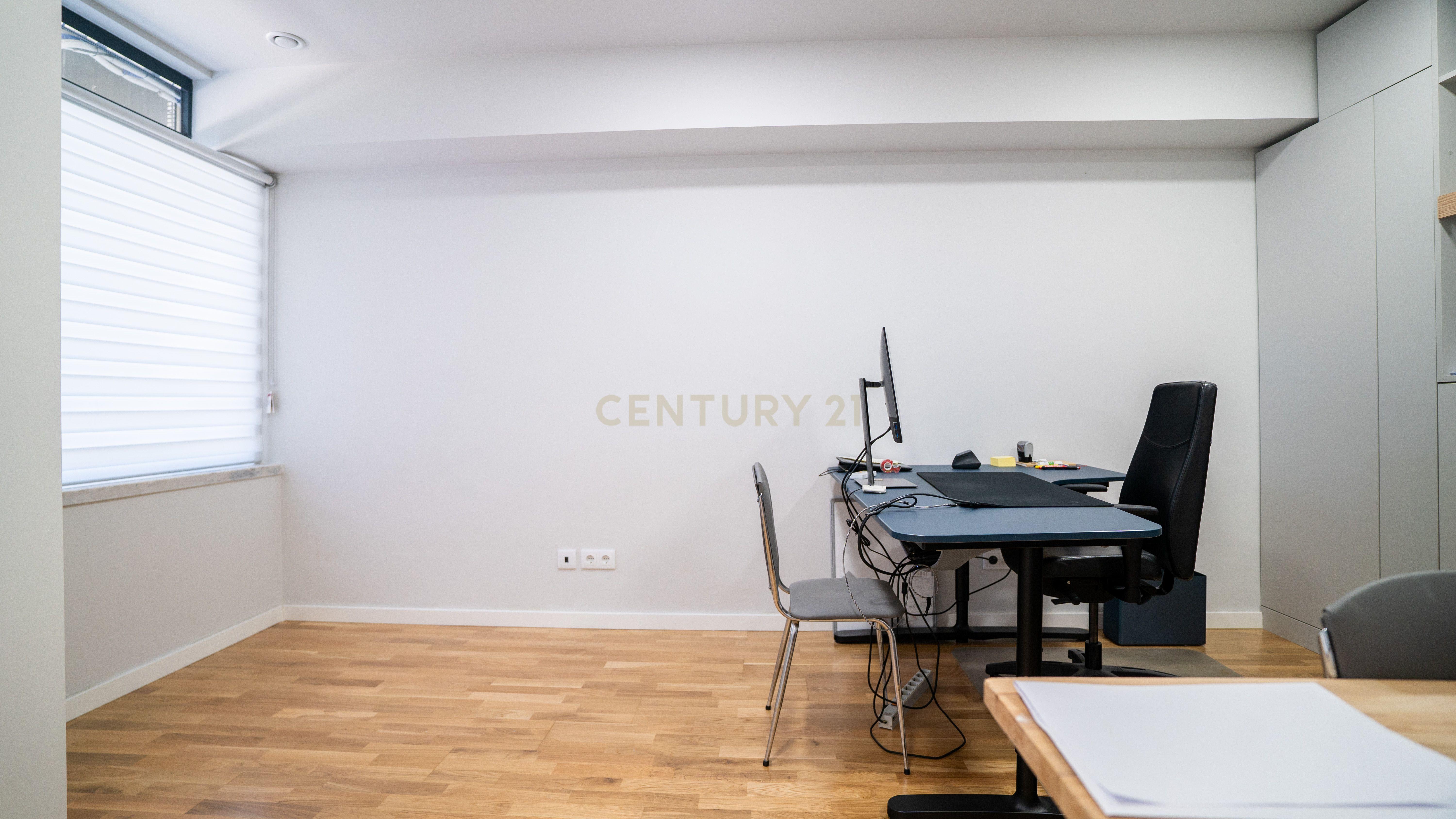 Escritório Mobilado para Arrendamento – Ramada, Odivelas | 92m² | 1.000€/mês - Image 1