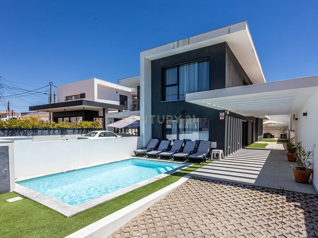 Moradia Contemporânea com Piscina a 5 minutos das praias da Costa da Caparica - Image 1