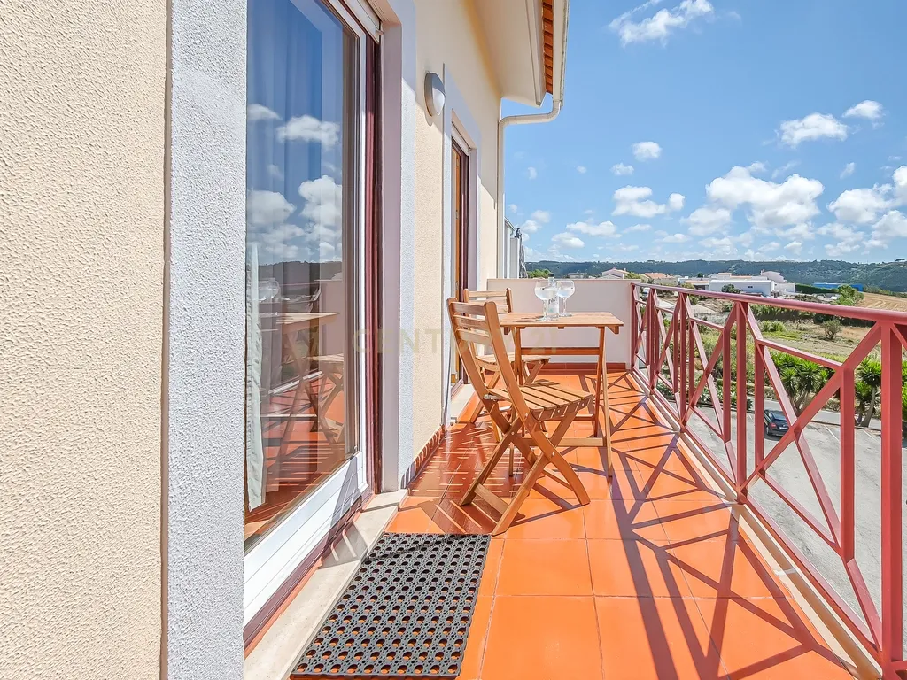 Apartamento T2 Dúplex com Vista Panorâmica e Garagem com Carregamento Elétrico | a 15 minutos de Mafra e Ericeira - Para arrendamento! - Image 3