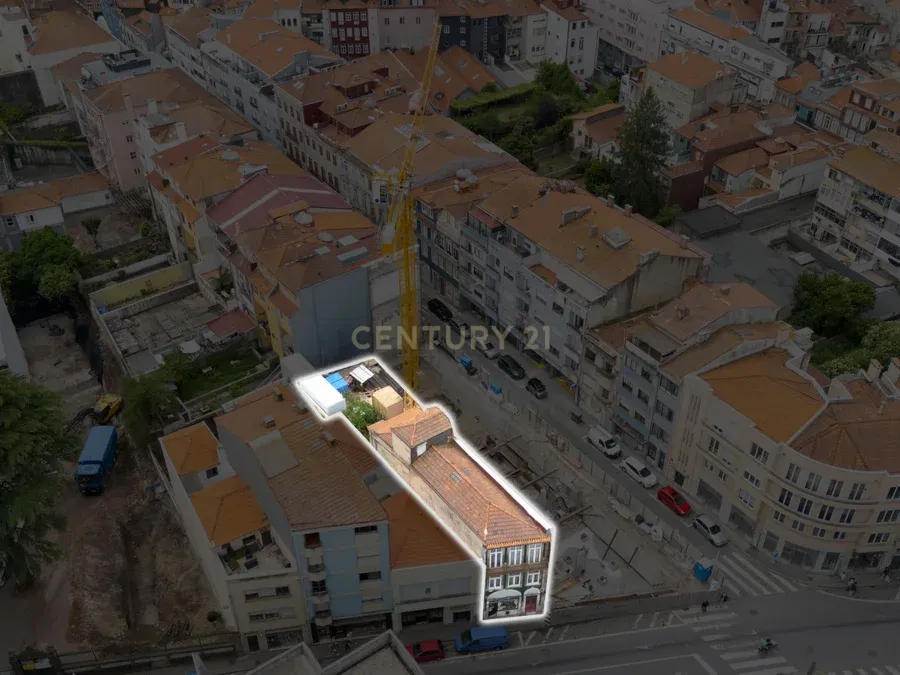 Prédio no centro do Porto com potencial construtivo
