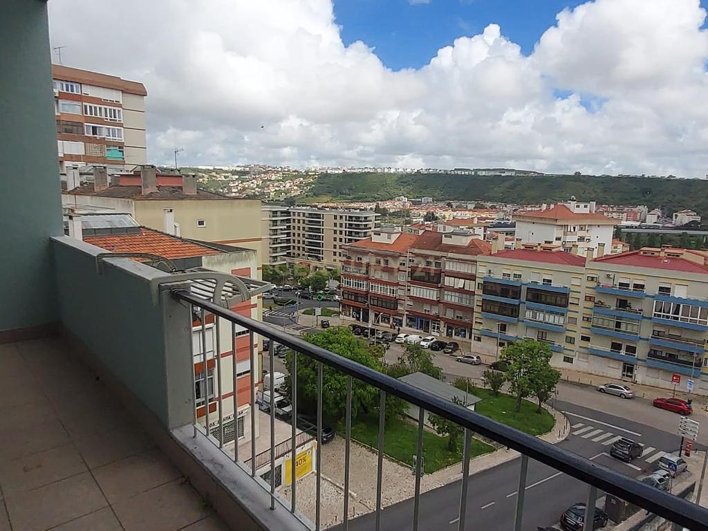 Apartamento T2 Renovado com cozinha equipada -  Odivelas  - Image 13