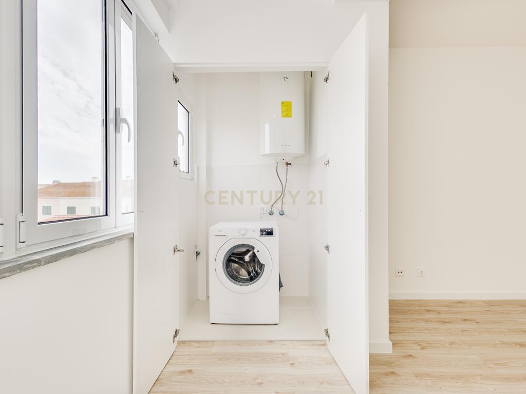 Apartamento T2 Remodelado na Prestigiada Avenida Jaime Cortesão em Setúbal – Próximo da Zona Ribeirinha - Image 20