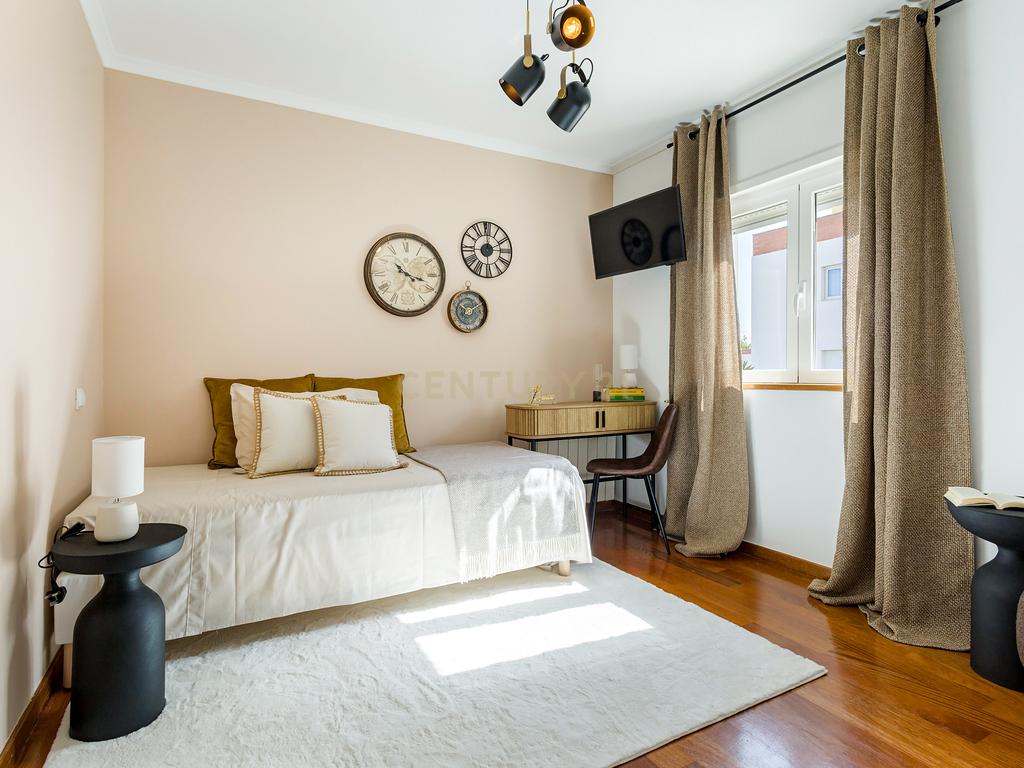 Apartamento T2 mobilado | Condomínio com Piscina - Image 17