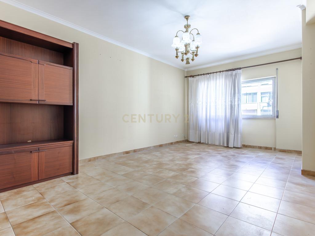 Apartamento T4 - Venda Nova - Image 1