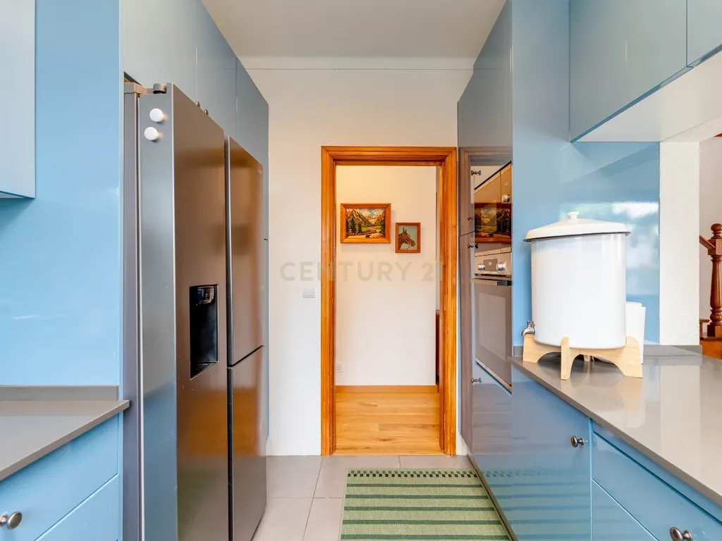 Viver com Elegância entre o Litoral e a Cidade – Uma Casa Sustentável em Colares, Portugal - Image 36