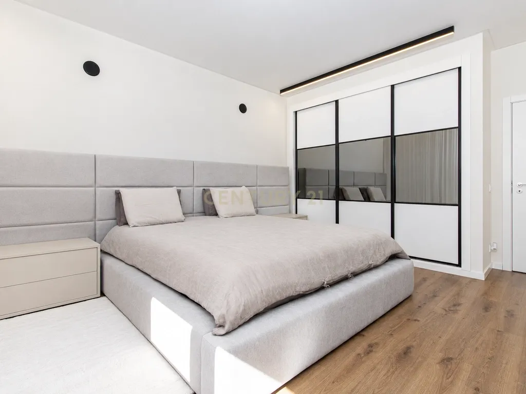 Moradia Independente T4+1 com Piscina, 321 m² de Construção e Garagem para 5 Viaturas | Albarraque, Rio de Mouro - Image 29