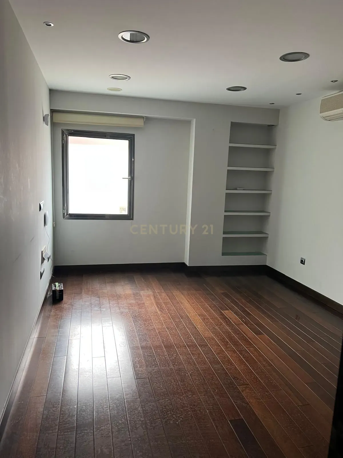 Bureau virá ao sul da Calle Pasión, Valladolid - Image 32