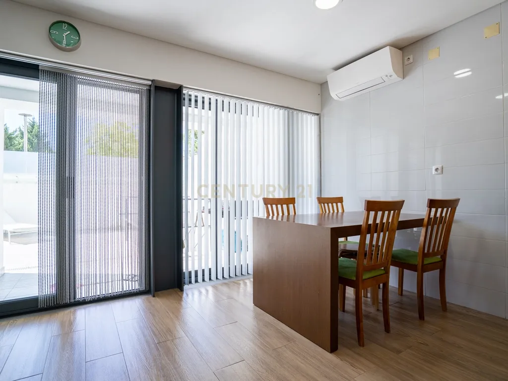 Moradia Contemporânea T4 em Santo António da Charneca - Barreiro - Image 6