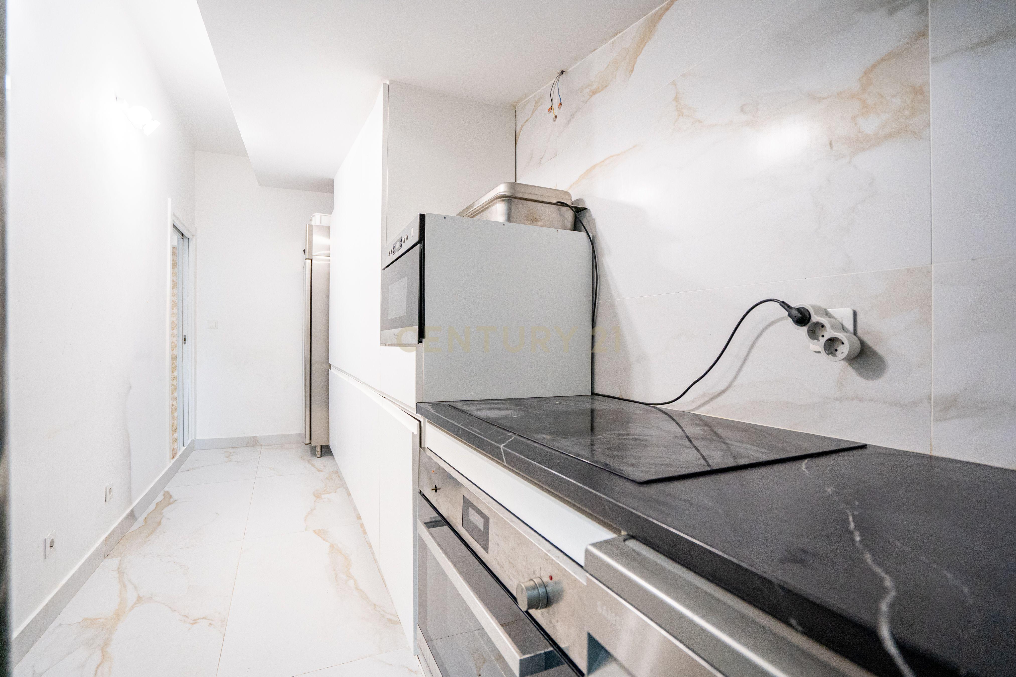 Fotografia 9 de Loja - Armazém para Comércio remodelada na Amadora, Venteira