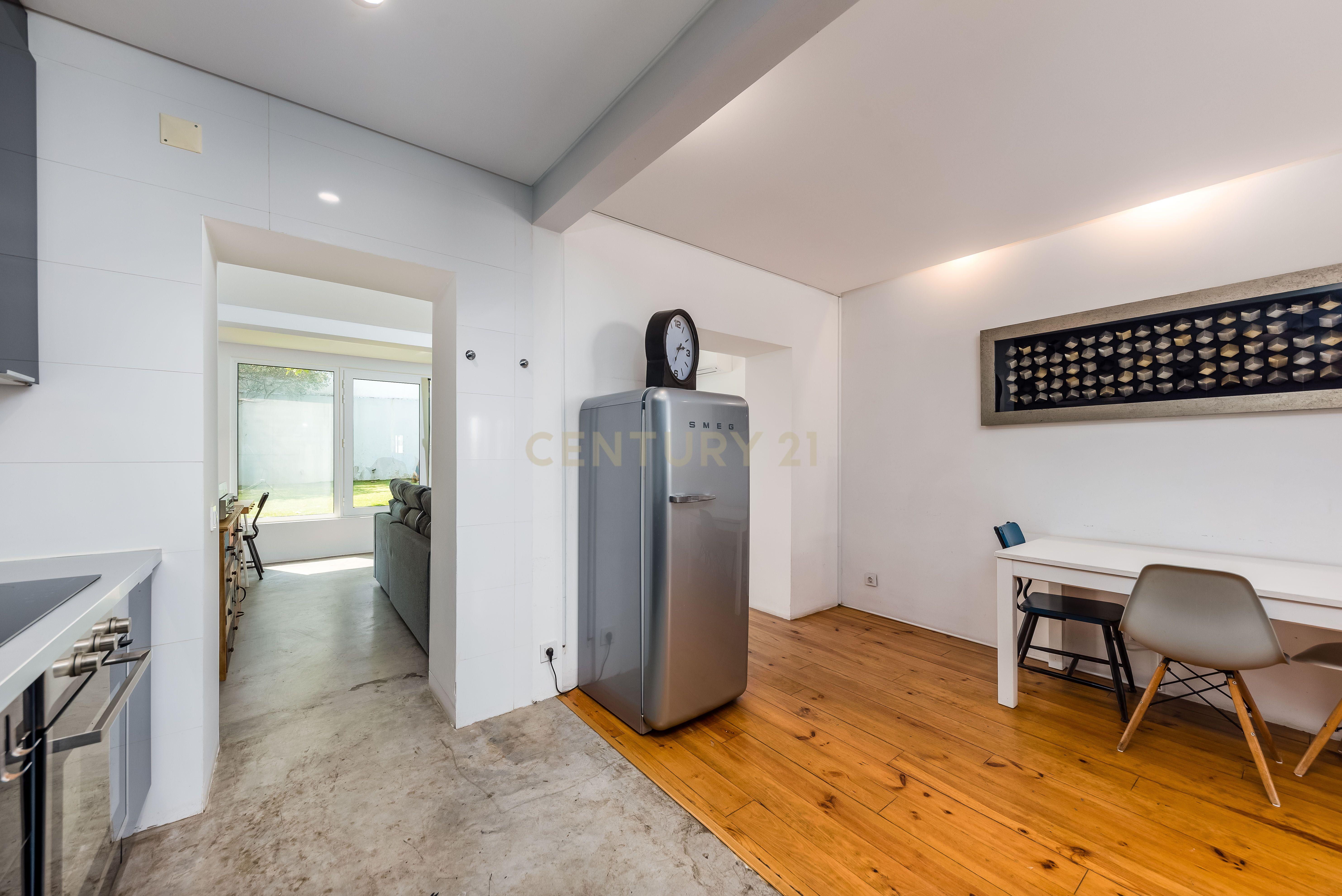 Fotografia 12 de Moradia T2 Renovada com Jardim, Cave e Terraço | Viva o melhor de Belém em 3 pisos.