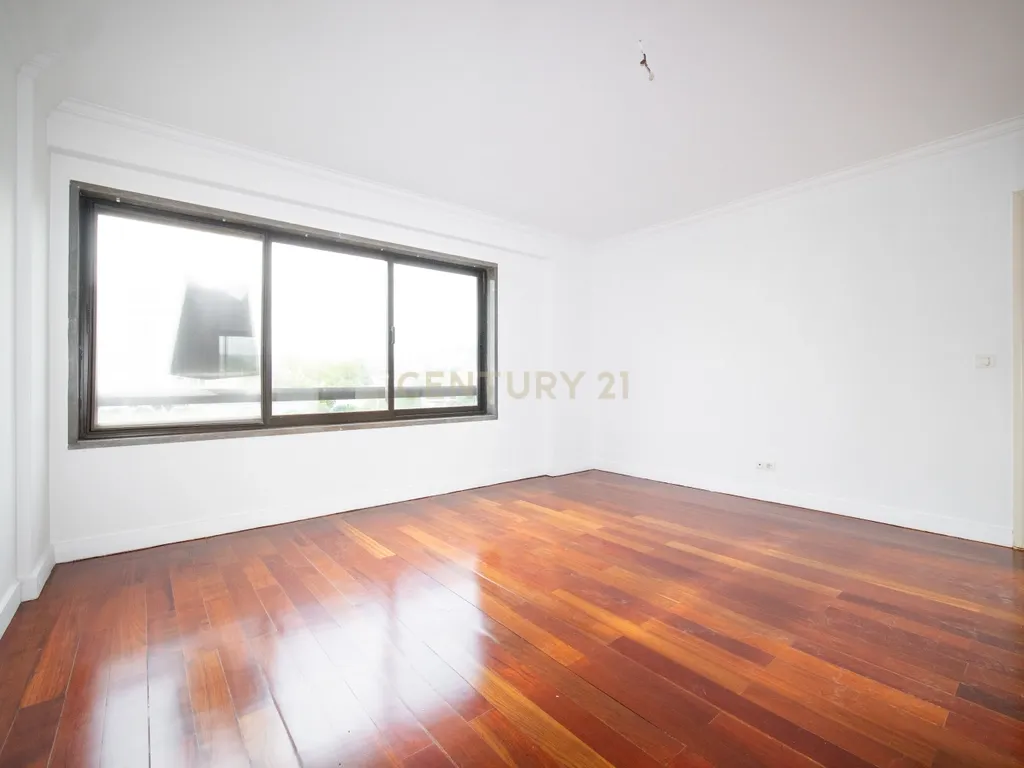 Apartamento T3 em Odivelas com Garagem e Elevador - Image 34